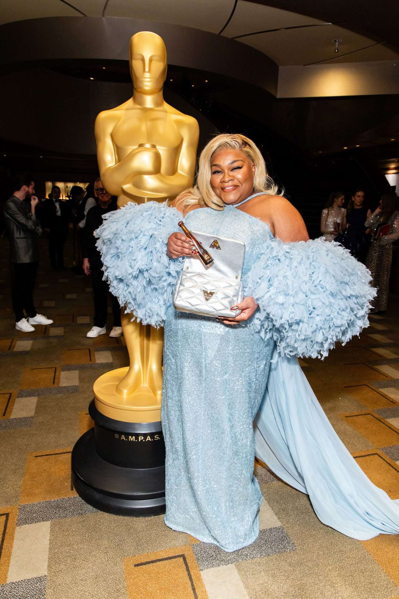 Da'Vine Joy Randolph poses with an Oscar trophy statue
